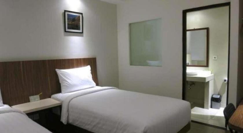 Hart Hotel Arjuna Mataram Exteriör bild
