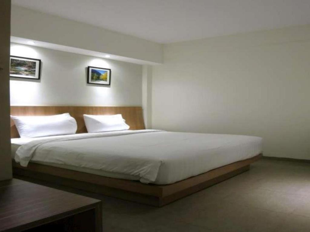 Hart Hotel Arjuna Mataram Exteriör bild