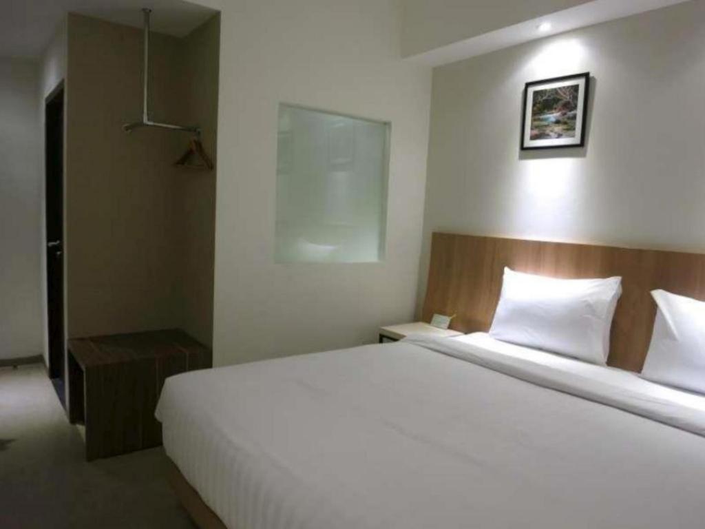 Hart Hotel Arjuna Mataram Exteriör bild