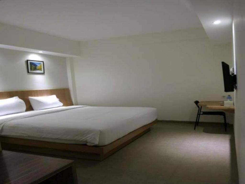Hart Hotel Arjuna Mataram Exteriör bild